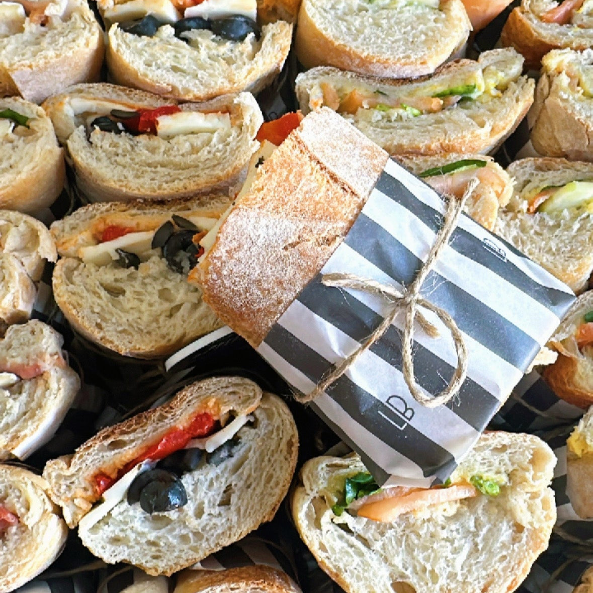 BAGUETTE BOX M - 21 CORTES 2 Sabores